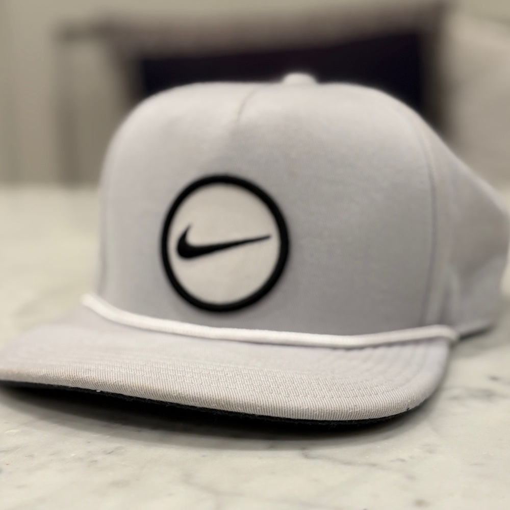 Nike Pro Structured Di-Fit SnapBack hat, Photon Dust/White, very good pre owned - Picture 4 of 10